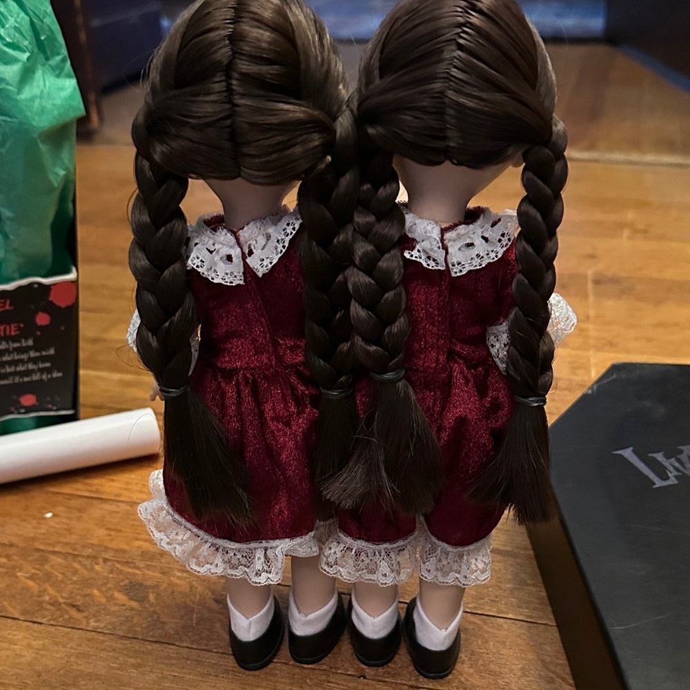 Living Dead Dolls Hazel & Hattie Tower Records Exclusive. - Picture 3 of 3